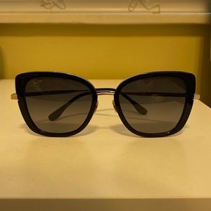 Maui Jim sunglasses. Never worn. No problems.